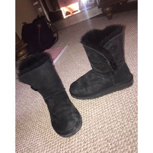 Gently Used short Black Ugg Boots